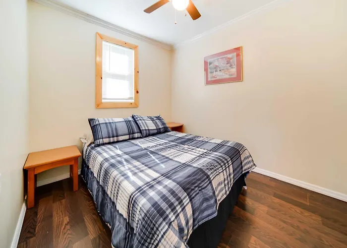 Geneva Cottage With Patio - Walk To Park, Lake Erie!
