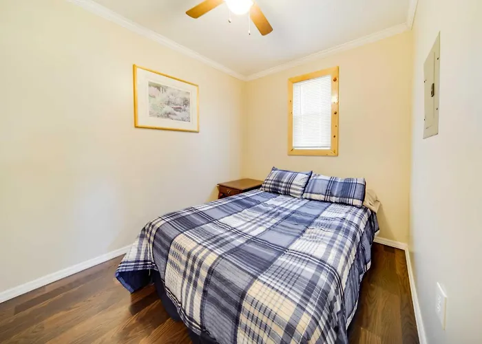 Geneva Cottage With Patio - Walk To Park, Lake Erie!