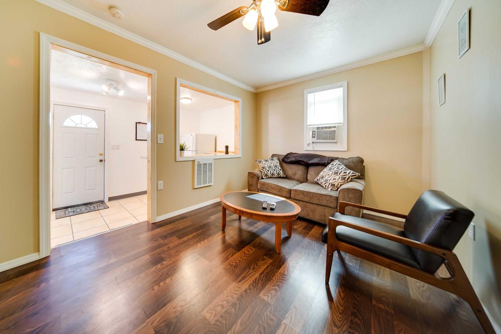 With Patio - Walk To Park, Erie! Holiday home